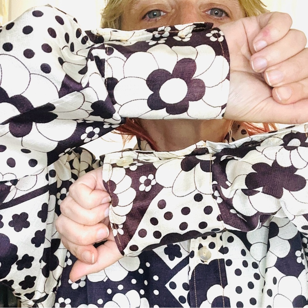 Vintage 1970’s silk disco shirt with a dark brown polka dots & flowers print - Picture 5 of 5